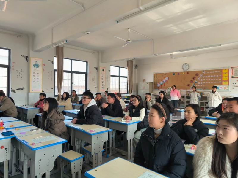 “同频同向 有思有为”——2025年春季新学期家长会